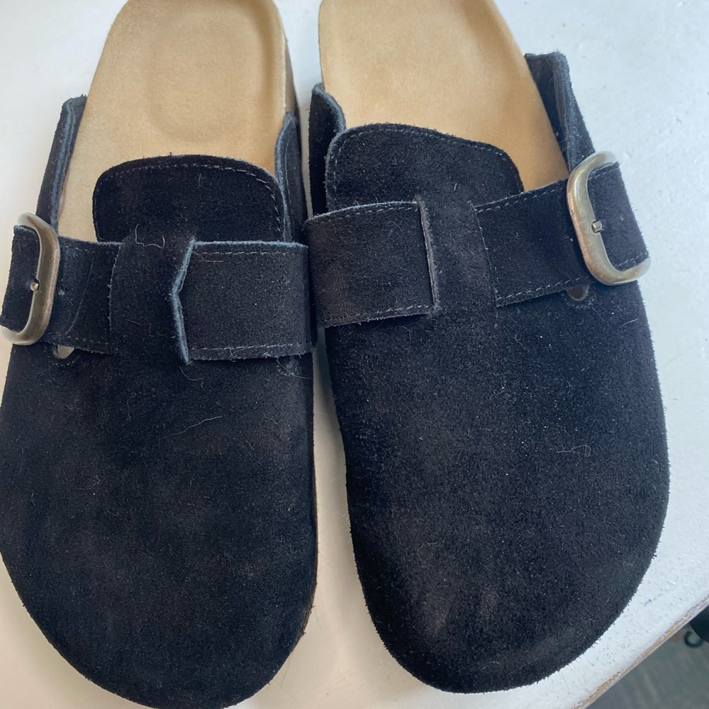 NWOT Cushionaire Black Suede Slip-On Clogs with Buckle